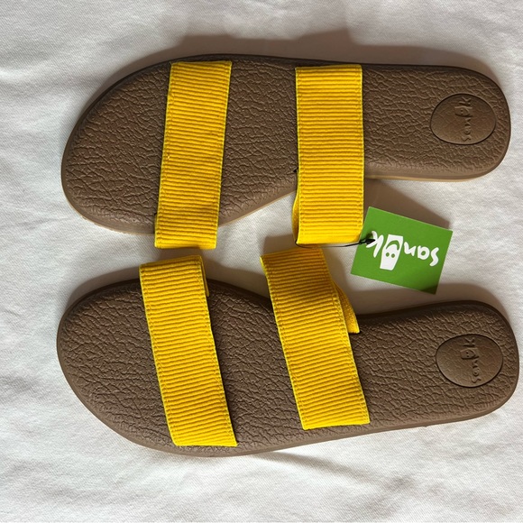 Sanuk Yellow Two Strap Slides. Size 11. NWT. Yoga Gora. - Picture 1 of 5